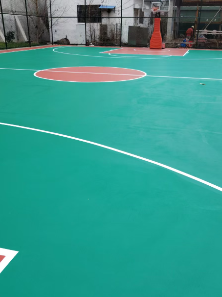 浈江 球场长期使用易出现地面开裂
